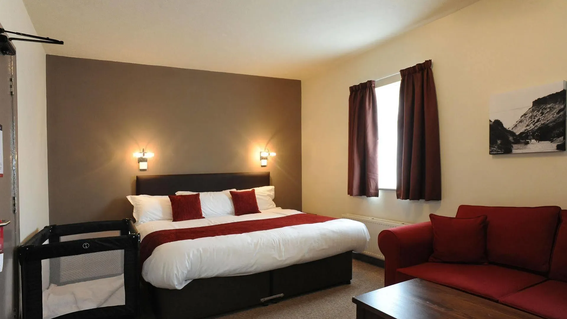 The Spyglass & Kettle By Greene King Inns Bournemouth Hotel