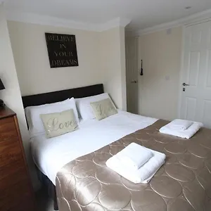 Westcliff House - 4 Bedrooms Holiday home