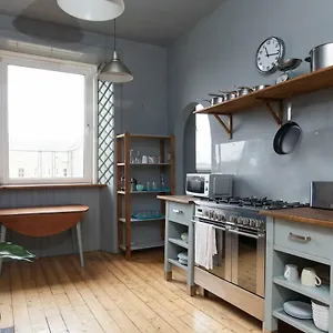  Apartment Trendy Urban Retreat In United Kingdom